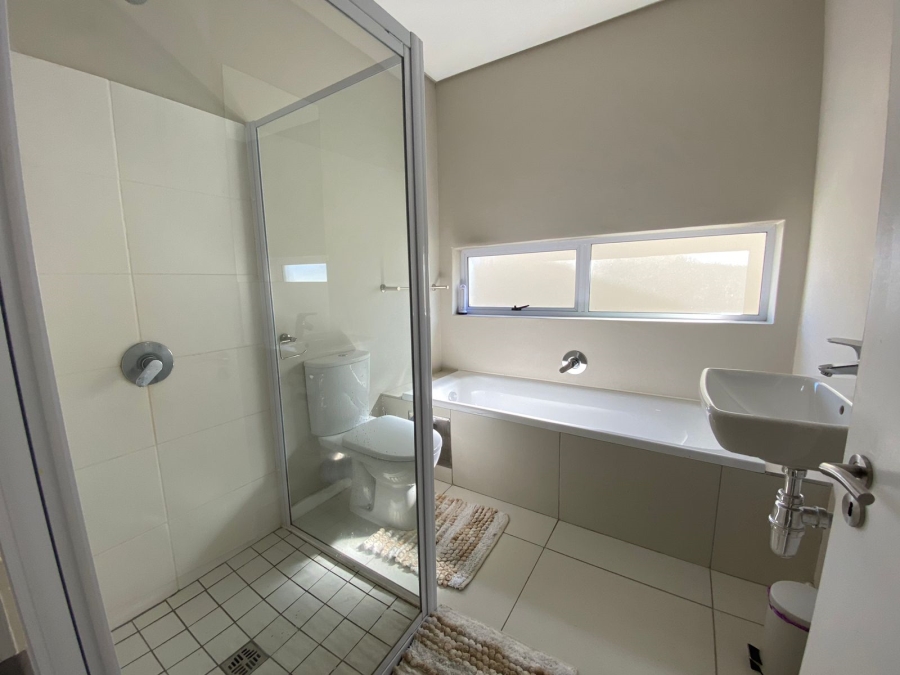 To Let 3 Bedroom Property for Rent in Somerset Lakes Western Cape